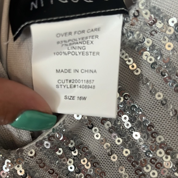 Silver sequins gown - Picture 4 of 13